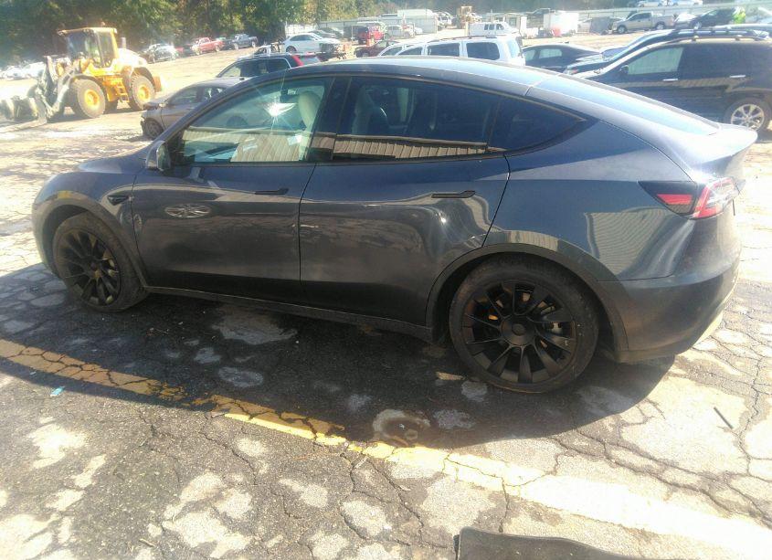 Photo 13 of 2022 Tesla Model Y LONG RANGE DUAL MOTOR ALL-WHEEL DRIVE (VIN 7SAYGAEE9NF570597)