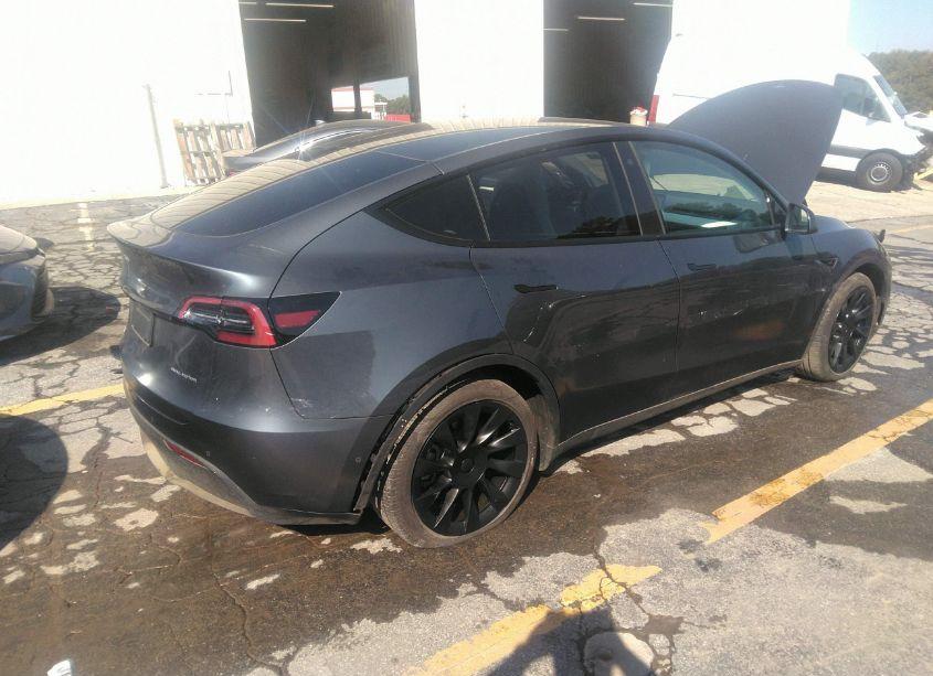 Photo 4 of 2022 Tesla Model Y LONG RANGE DUAL MOTOR ALL-WHEEL DRIVE (VIN 7SAYGAEE9NF570597)