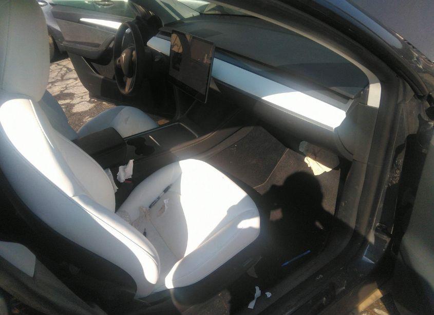 Photo 5 of 2022 Tesla Model Y LONG RANGE DUAL MOTOR ALL-WHEEL DRIVE (VIN 7SAYGAEE9NF570597)