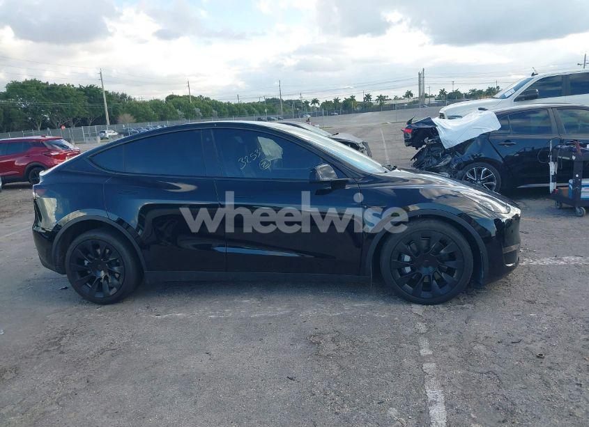 Photo 14 of 2023 Tesla Model Y AWD/LONG RANGE DUAL MOTOR ALL-WHEEL DRIVE (VIN 7SAYGAEE9PF708061)