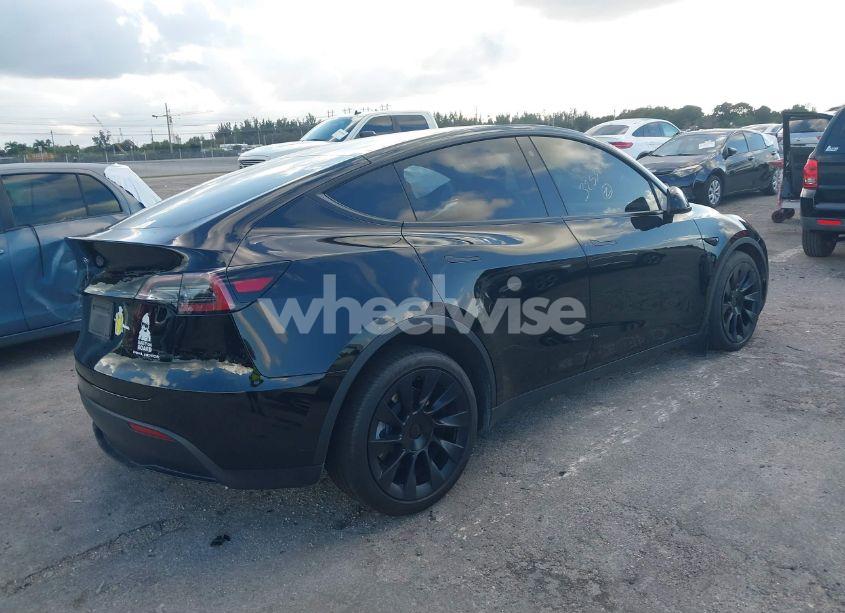 Photo 4 of 2023 Tesla Model Y AWD/LONG RANGE DUAL MOTOR ALL-WHEEL DRIVE (VIN 7SAYGAEE9PF708061)