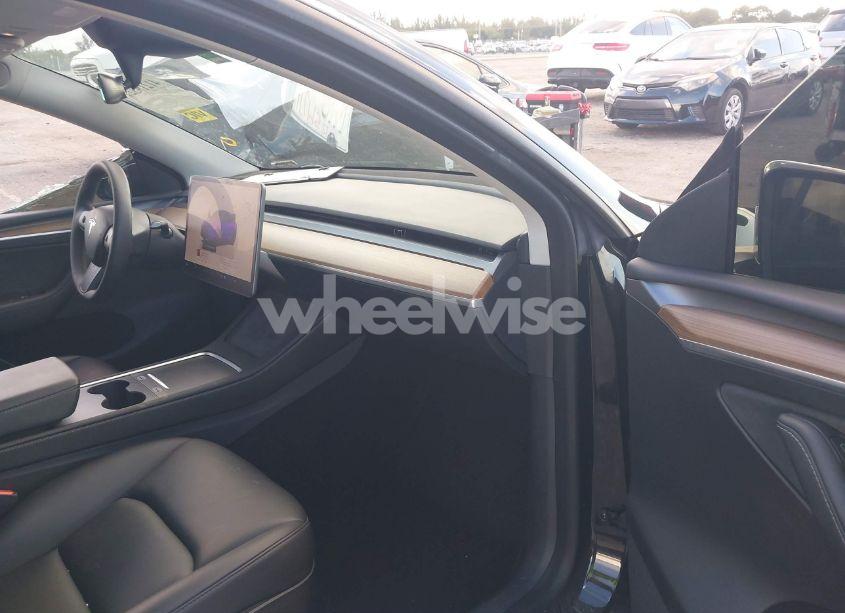 Photo 5 of 2023 Tesla Model Y AWD/LONG RANGE DUAL MOTOR ALL-WHEEL DRIVE (VIN 7SAYGAEE9PF708061)