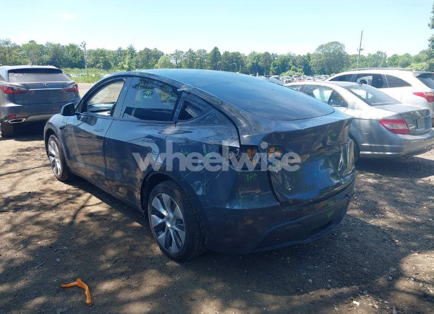Photo 3 of 2023 Tesla Model Y AWD/LONG RANGE DUAL MOTOR ALL-WHEEL DRIVE (VIN 7SAYGAEE9PF916988)