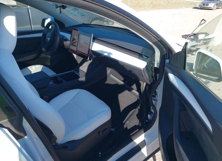 Photo 5 of 2023 Tesla Model Y RWD (VIN 7SAYGDED0PF967658)