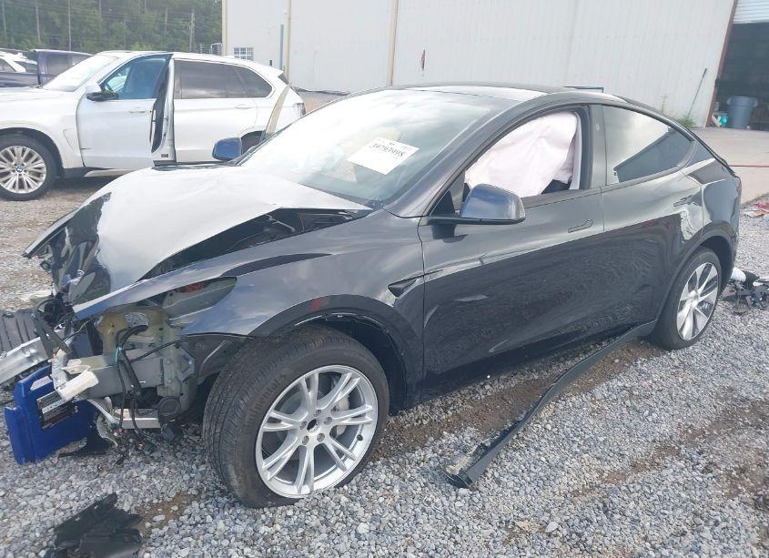 Photo 2 of 2024 Tesla Model Y LONG RANGE/RWD (VIN 7SAYGDED0RF096263)