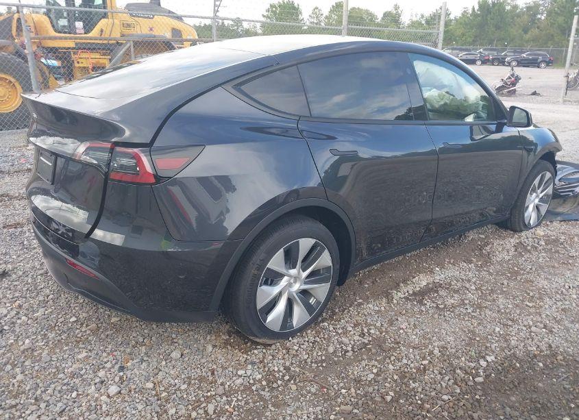 Photo 4 of 2024 Tesla Model Y LONG RANGE/RWD (VIN 7SAYGDED0RF096263)
