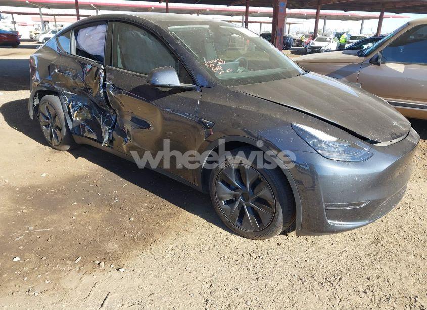 2024 Tesla Model Y LONG RANGE DUAL MOTOR ALL-WHEEL DRIVE/RWD (VIN 7SAYGDED0RF186917) main photo