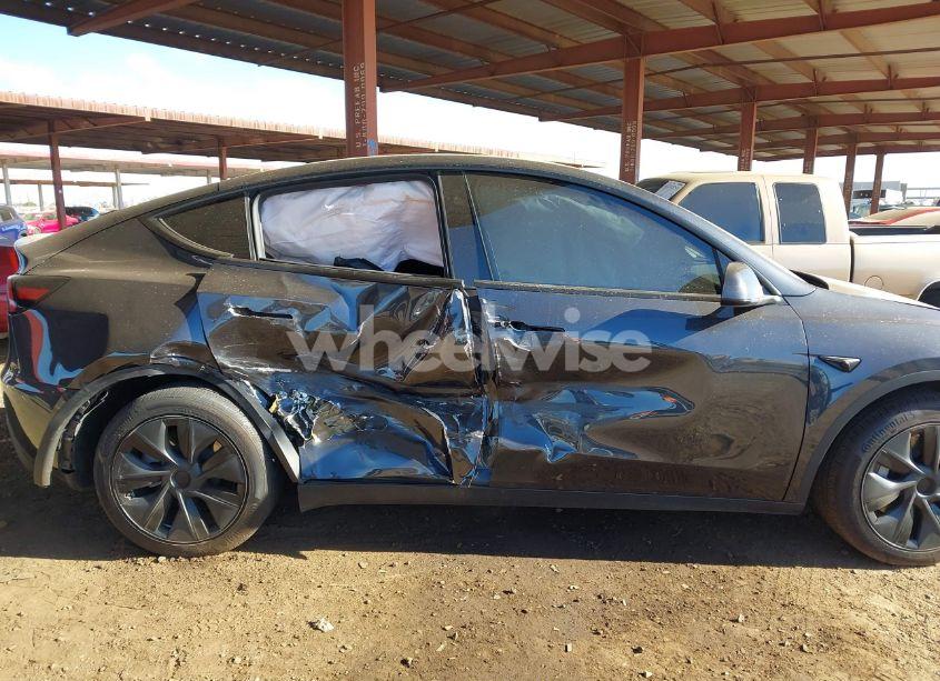 Photo 13 of 2024 Tesla Model Y LONG RANGE DUAL MOTOR ALL-WHEEL DRIVE/RWD (VIN 7SAYGDED0RF186917)