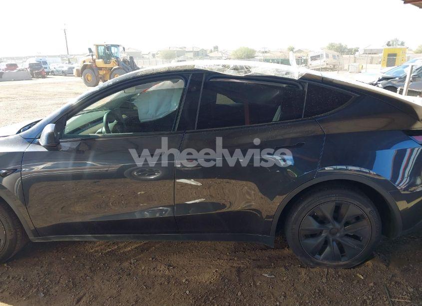 Photo 14 of 2024 Tesla Model Y LONG RANGE DUAL MOTOR ALL-WHEEL DRIVE/RWD (VIN 7SAYGDED0RF186917)