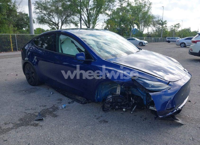 2025 Tesla Model Y LONG RANGE DUAL MOTOR ALL-WHEEL DRIVE (VIN 7SAYGDED0SF256650) main photo