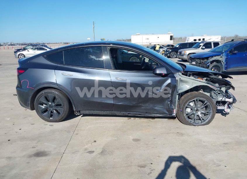 Photo 12 of 2024 Tesla Model Y LONG RANGE DUAL MOTOR ALL-WHEEL DRIVE/RWD (VIN 7SAYGDED1RA313431)