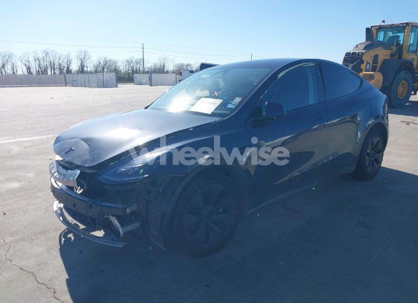 Photo 2 of 2024 Tesla Model Y LONG RANGE DUAL MOTOR ALL-WHEEL DRIVE/RWD (VIN 7SAYGDED1RA313431)