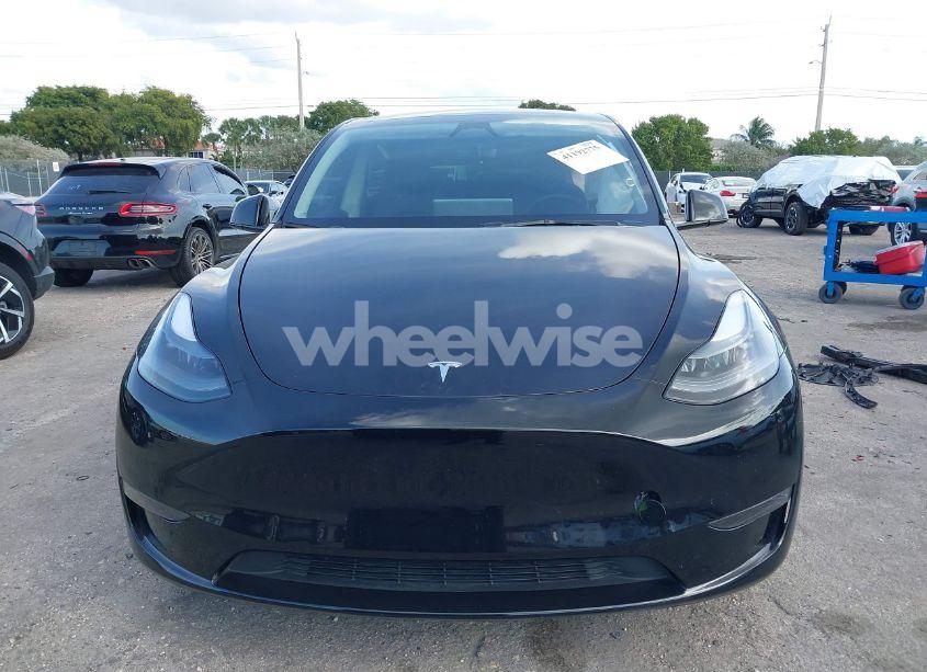 Photo 13 of 2024 Tesla Model Y (VIN 7SAYGDED1RF042230)