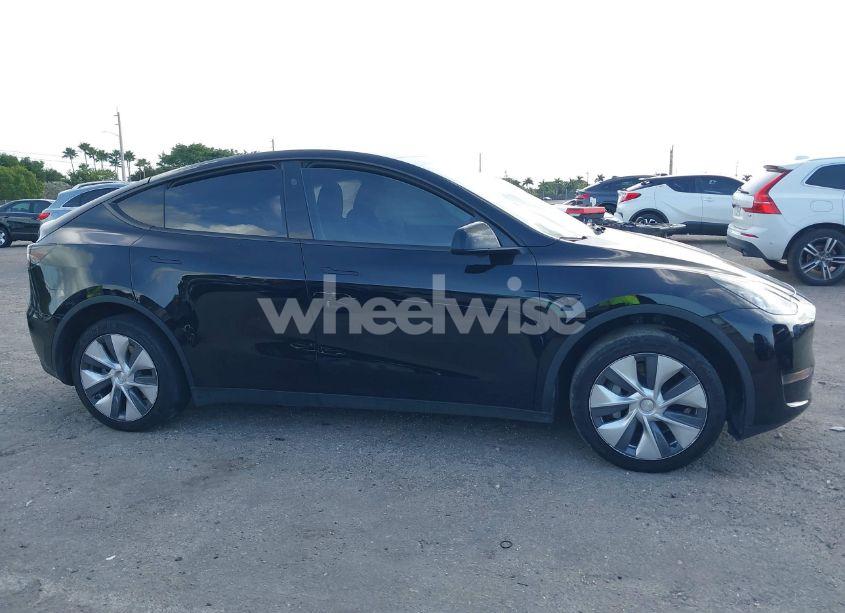 Photo 14 of 2024 Tesla Model Y (VIN 7SAYGDED1RF042230)