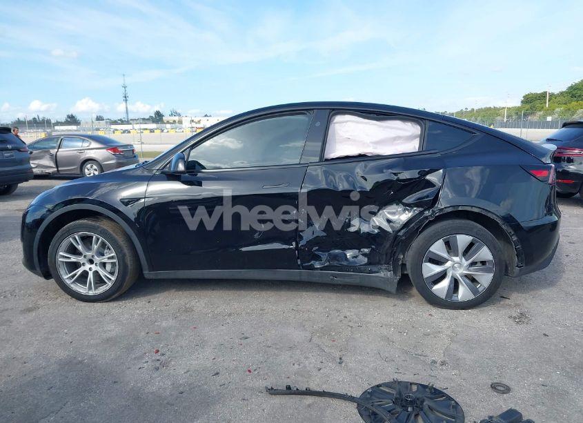 Photo 15 of 2024 Tesla Model Y (VIN 7SAYGDED1RF042230)