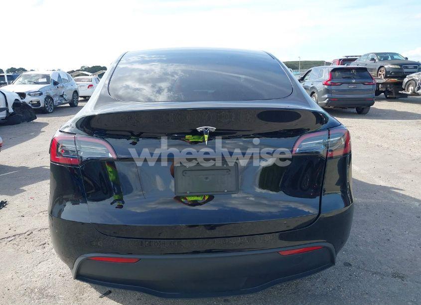 Photo 17 of 2024 Tesla Model Y (VIN 7SAYGDED1RF042230)