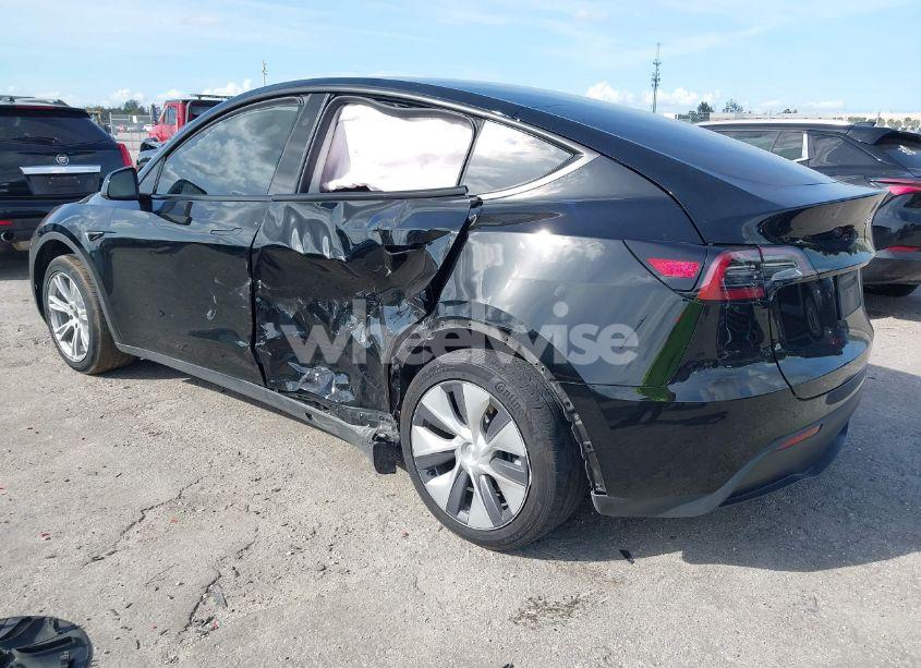 Photo 3 of 2024 Tesla Model Y (VIN 7SAYGDED1RF042230)