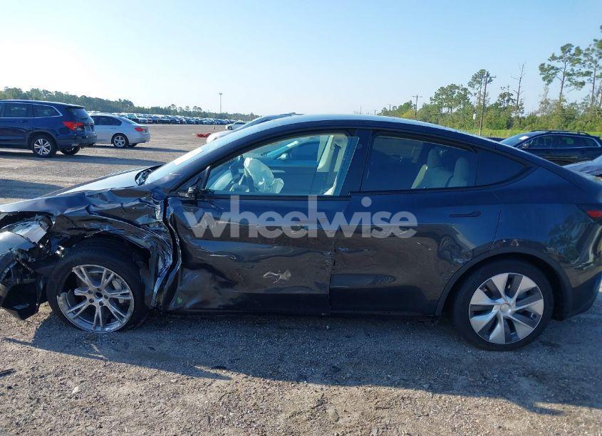 Photo 13 of 2024 Tesla Model Y LONG RANGE DUAL MOTOR ALL-WHEEL DRIVE/RWD (VIN 7SAYGDED1RF084462)