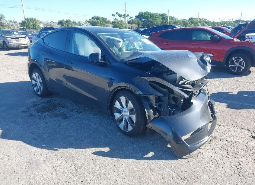 2024 Tesla Model Y LONG RANGE DUAL MOTOR ALL-WHEEL DRIVE/RWD (VIN 7SAYGDED2RF018387) main photo