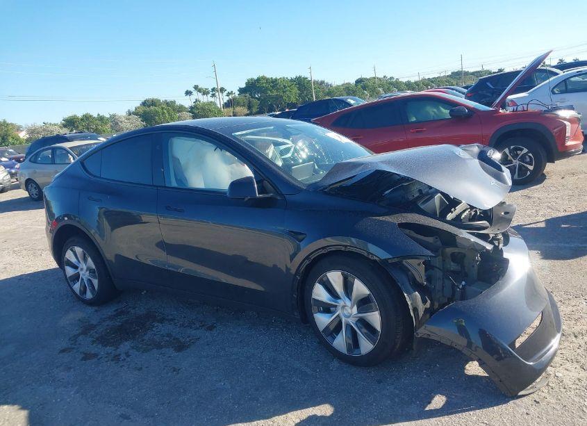 Photo 12 of 2024 Tesla Model Y LONG RANGE DUAL MOTOR ALL-WHEEL DRIVE/RWD (VIN 7SAYGDED2RF018387)