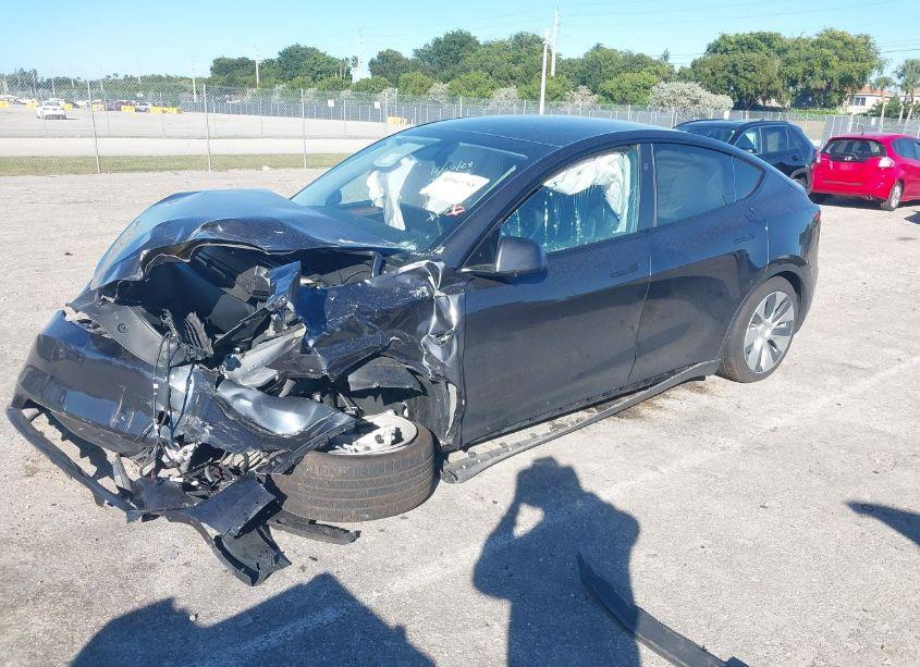 Photo 2 of 2024 Tesla Model Y LONG RANGE DUAL MOTOR ALL-WHEEL DRIVE/RWD (VIN 7SAYGDED2RF018387)