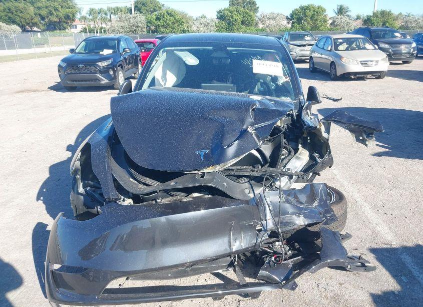 Photo 6 of 2024 Tesla Model Y LONG RANGE DUAL MOTOR ALL-WHEEL DRIVE/RWD (VIN 7SAYGDED2RF018387)