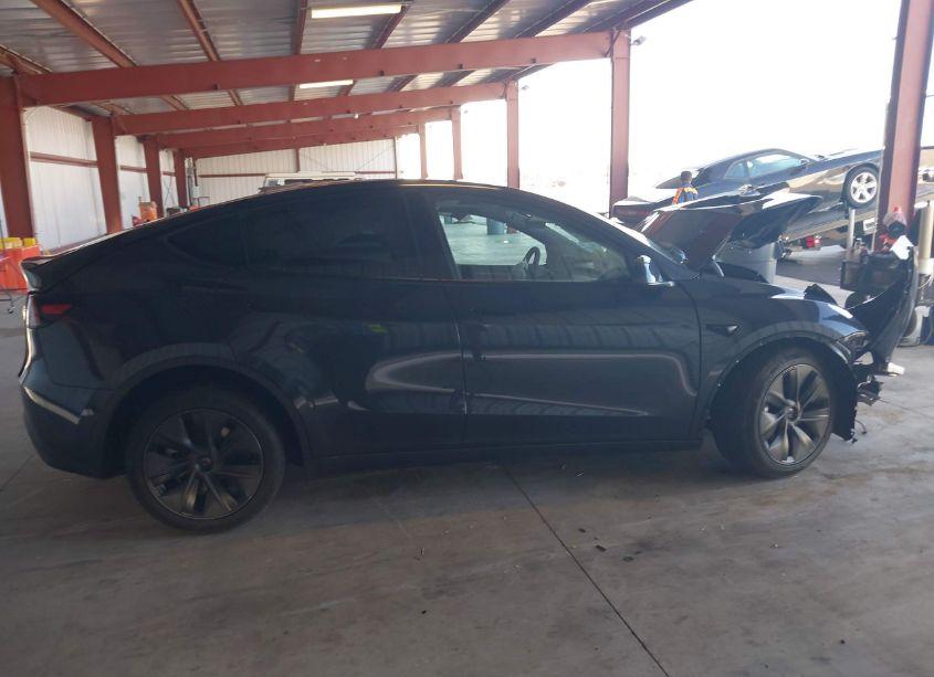 Photo 13 of 2024 Tesla Model Y LONG RANGE DUAL MOTOR ALL-WHEEL DRIVE/RWD (VIN 7SAYGDED2RF126508)