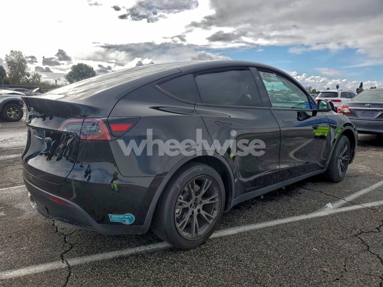 Photo 3 of 2024 TESLA MODEL Y (VIN 7SAYGDED2RF162618)