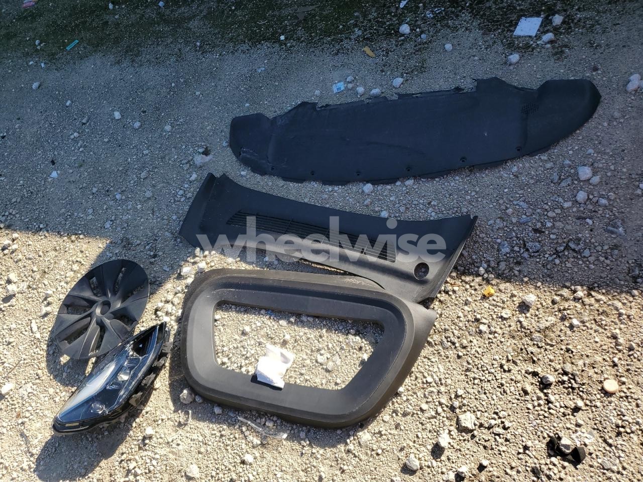 Photo 13 of 2025 TESLA MODEL Y (VIN 7SAYGDED2SF245519)