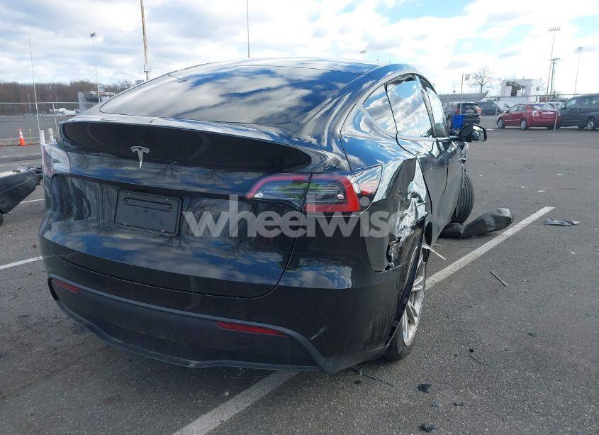 Photo 4 of 2024 Tesla Model Y LONG RANGE DUAL MOTOR ALL-WHEEL DRIVE/RWD (VIN 7SAYGDED3RF019113)