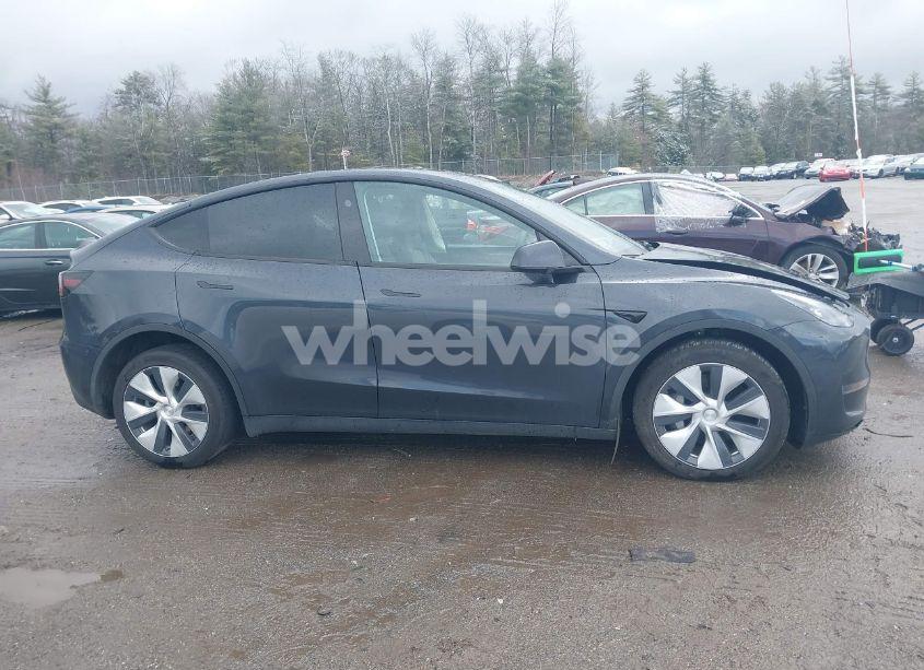 Photo 12 of 2024 Tesla Model Y (VIN 7SAYGDED3RF044013)