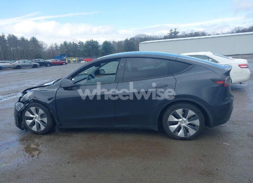 Photo 13 of 2024 Tesla Model Y (VIN 7SAYGDED3RF044013)