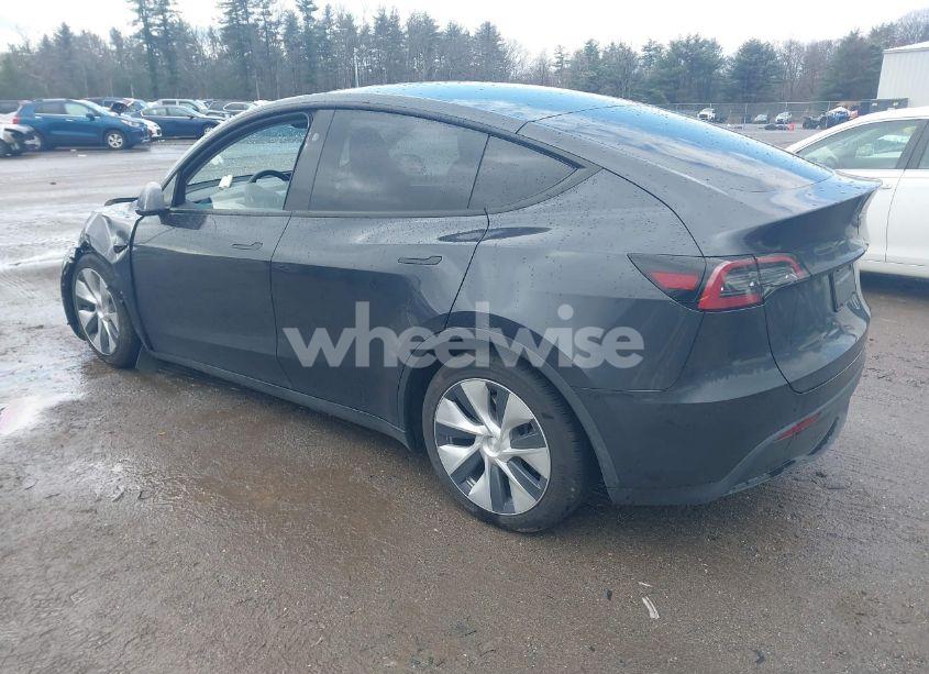 Photo 3 of 2024 Tesla Model Y (VIN 7SAYGDED3RF044013)