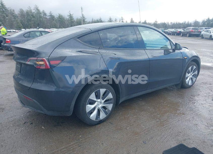 Photo 4 of 2024 Tesla Model Y (VIN 7SAYGDED3RF044013)