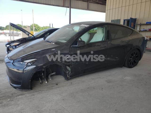 Photo 2 of 2024 TESLA MODEL Y (VIN 7SAYGDED3RF044335)