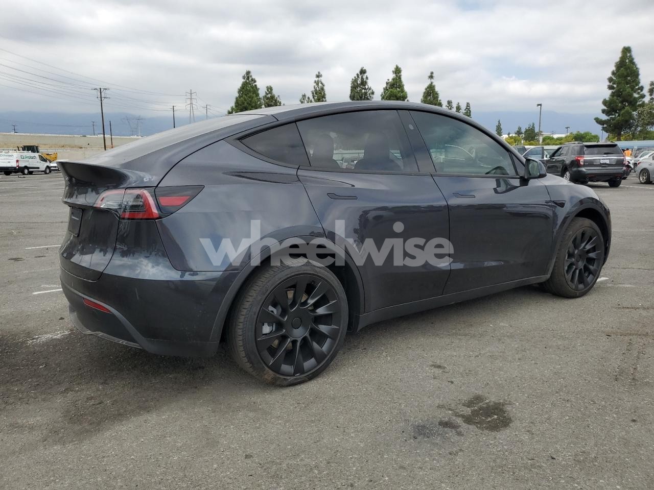 Photo 3 of 2024 TESLA MODEL Y (VIN 7SAYGDED3RF097682)
