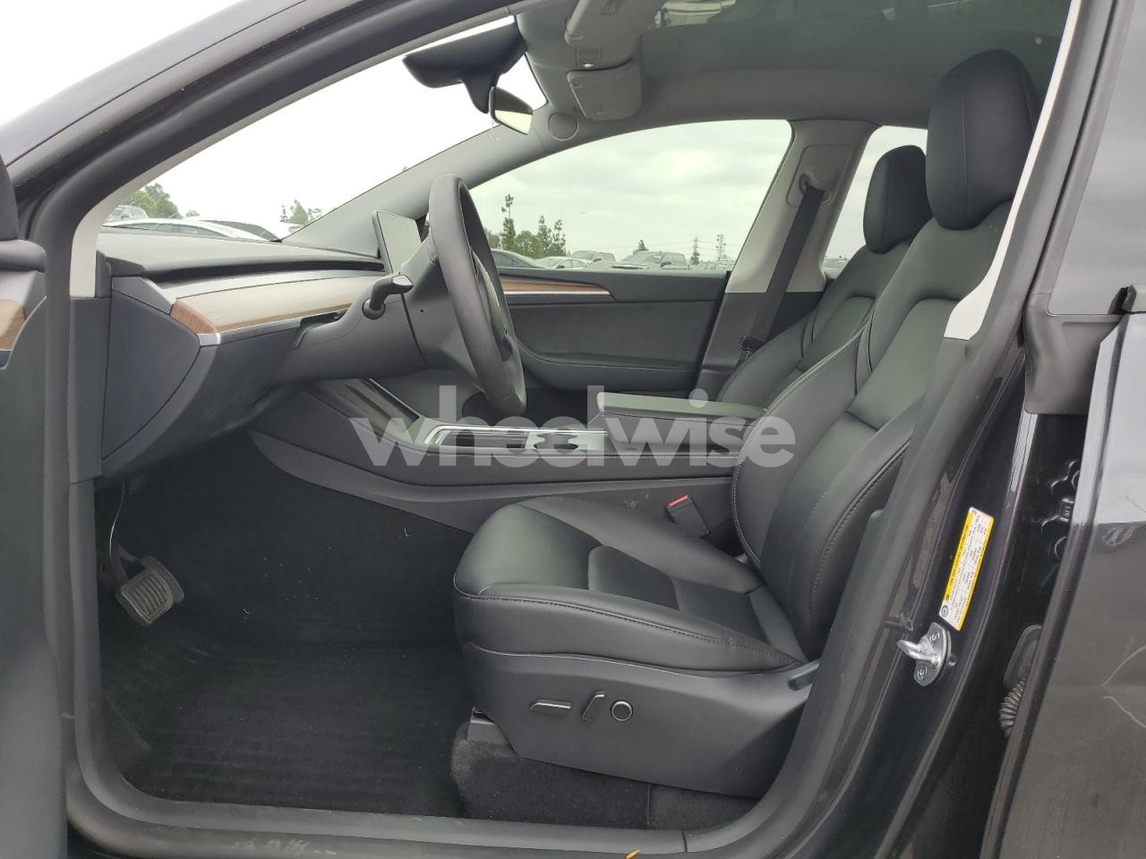 Photo 7 of 2024 TESLA MODEL Y (VIN 7SAYGDED3RF097682)
