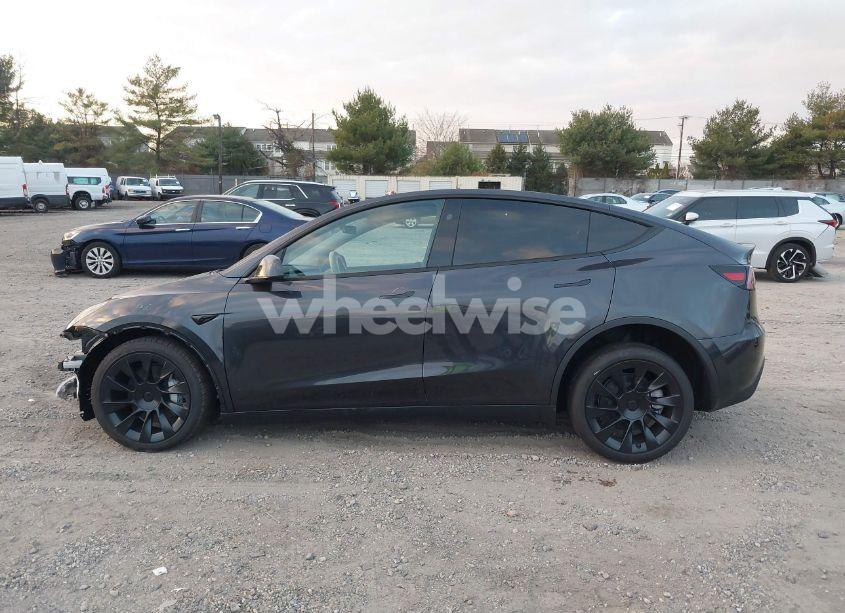 Photo 13 of 2024 Tesla Model Y LONG RANGE DUAL MOTOR ALL-WHEEL DRIVE/RWD (VIN 7SAYGDED3RF160506)