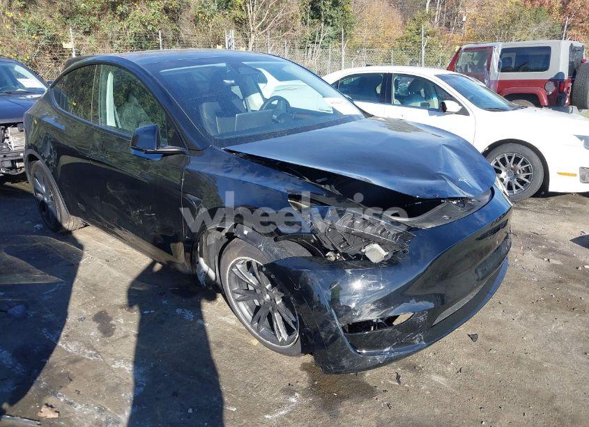 2024 Tesla Model Y LONG RANGE DUAL MOTOR ALL-WHEEL DRIVE/RWD (VIN 7SAYGDED3RF185521) main photo