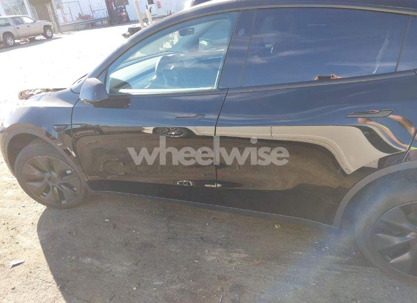 Photo 14 of 2024 Tesla Model Y LONG RANGE DUAL MOTOR ALL-WHEEL DRIVE/RWD (VIN 7SAYGDED3RF185521)