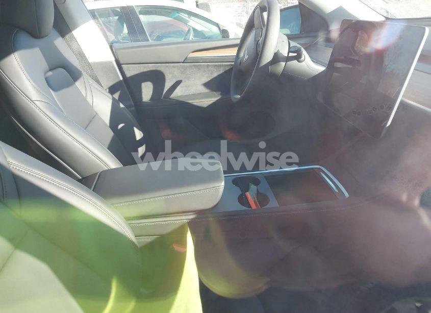 Photo 5 of 2024 Tesla Model Y LONG RANGE DUAL MOTOR ALL-WHEEL DRIVE/RWD (VIN 7SAYGDED3RF185521)