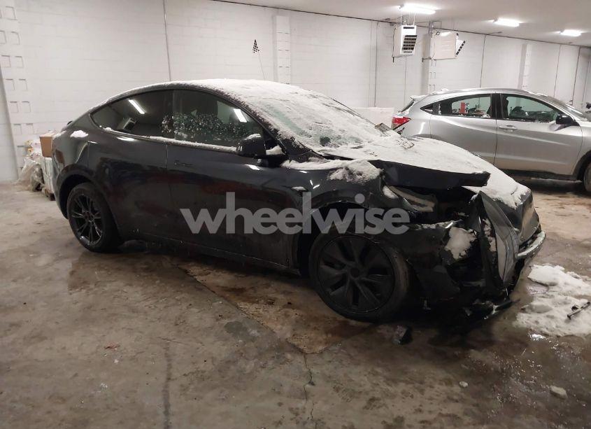 2025 Tesla Model Y LONG RANGE DUAL MOTOR ALL-WHEEL DRIVE (VIN 7SAYGDED3SF269554) main photo