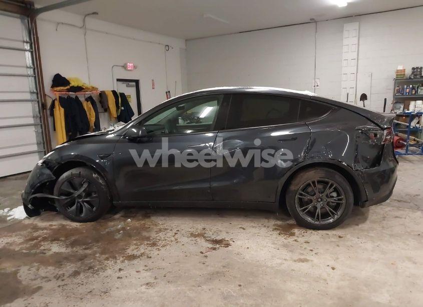 Photo 14 of 2025 Tesla Model Y LONG RANGE DUAL MOTOR ALL-WHEEL DRIVE (VIN 7SAYGDED3SF269554)