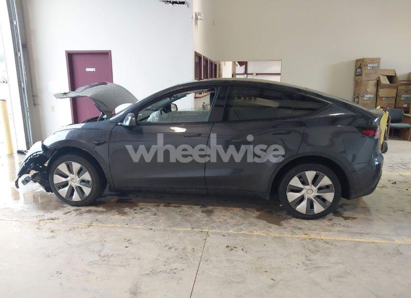 Photo 13 of 2024 Tesla Model Y LONG RANGE DUAL MOTOR ALL-WHEEL DRIVE/RWD (VIN 7SAYGDED4RF072600)