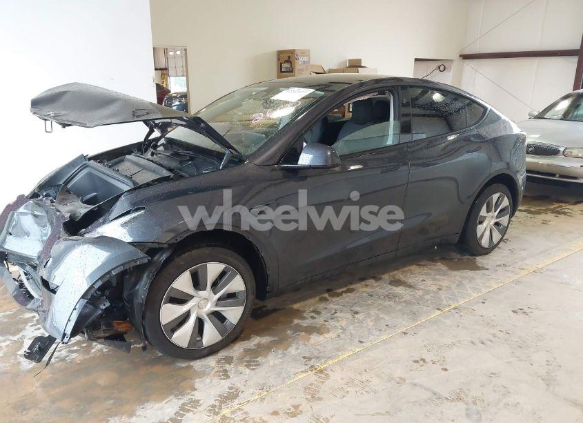 Photo 2 of 2024 Tesla Model Y LONG RANGE DUAL MOTOR ALL-WHEEL DRIVE/RWD (VIN 7SAYGDED4RF072600)