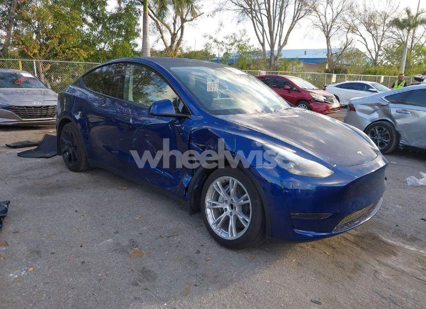 2024 Tesla Model Y LONG RANGE DUAL MOTOR ALL-WHEEL DRIVE/RWD (VIN 7SAYGDED5RF015208) main photo
