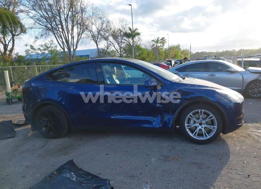 Photo 13 of 2024 Tesla Model Y LONG RANGE DUAL MOTOR ALL-WHEEL DRIVE/RWD (VIN 7SAYGDED5RF015208)
