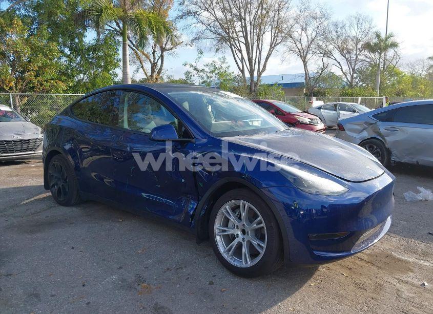 Photo 6 of 2024 Tesla Model Y LONG RANGE DUAL MOTOR ALL-WHEEL DRIVE/RWD (VIN 7SAYGDED5RF015208)