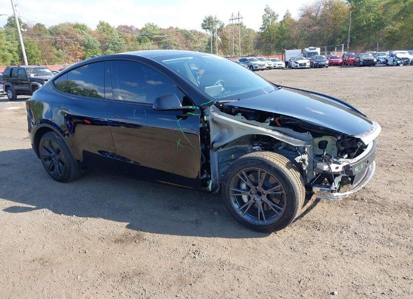 2024 Tesla Model Y LONG RANGE DUAL MOTOR ALL-WHEEL DRIVE/RWD (VIN 7SAYGDED5RF130214) main photo