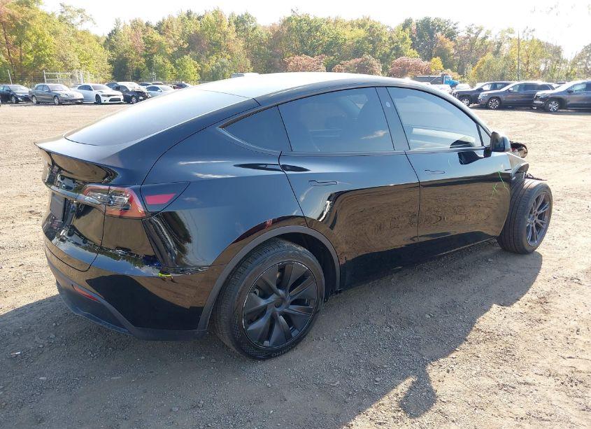 Photo 4 of 2024 Tesla Model Y LONG RANGE DUAL MOTOR ALL-WHEEL DRIVE/RWD (VIN 7SAYGDED5RF130214)